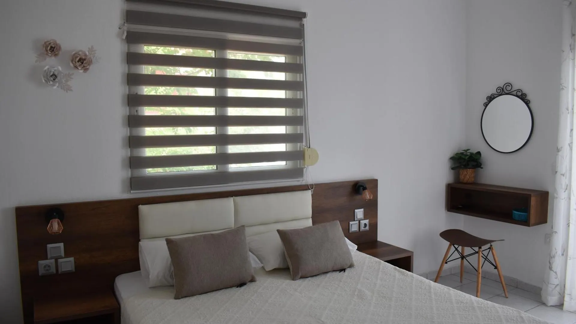 Karpouzi Seaview Apartments Polychrono